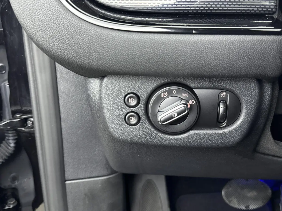 1.5 Cooper Chili Serious Business | Panorama dak | Parkeersensoren | Stoelverwarming | Cruise Control |