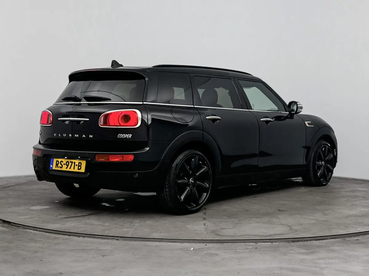 1.5 Cooper Chili Serious Business | Panorama dak | Parkeersensoren | Stoelverwarming | Cruise Control |