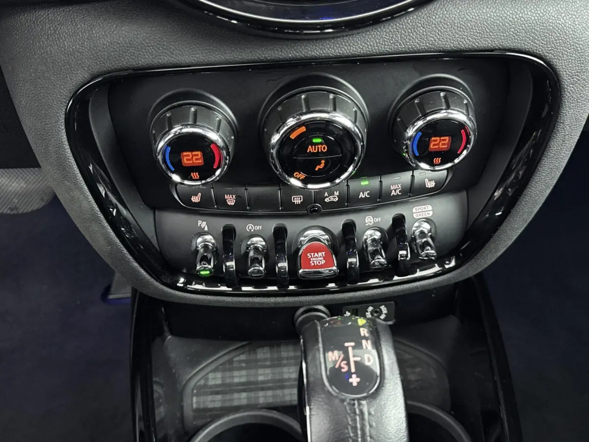 1.5 Cooper Chili Serious Business | Panorama dak | Parkeersensoren | Stoelverwarming | Cruise Control |
