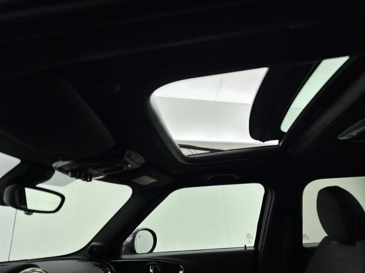 1.5 Cooper Chili Serious Business | Panorama dak | Parkeersensoren | Stoelverwarming | Cruise Control |