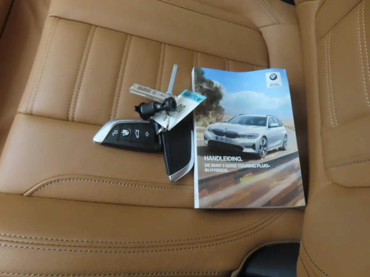 320e PHEV M-SPORT VOL LEER | SP. STOELEN | NAVI | ECC | LMV