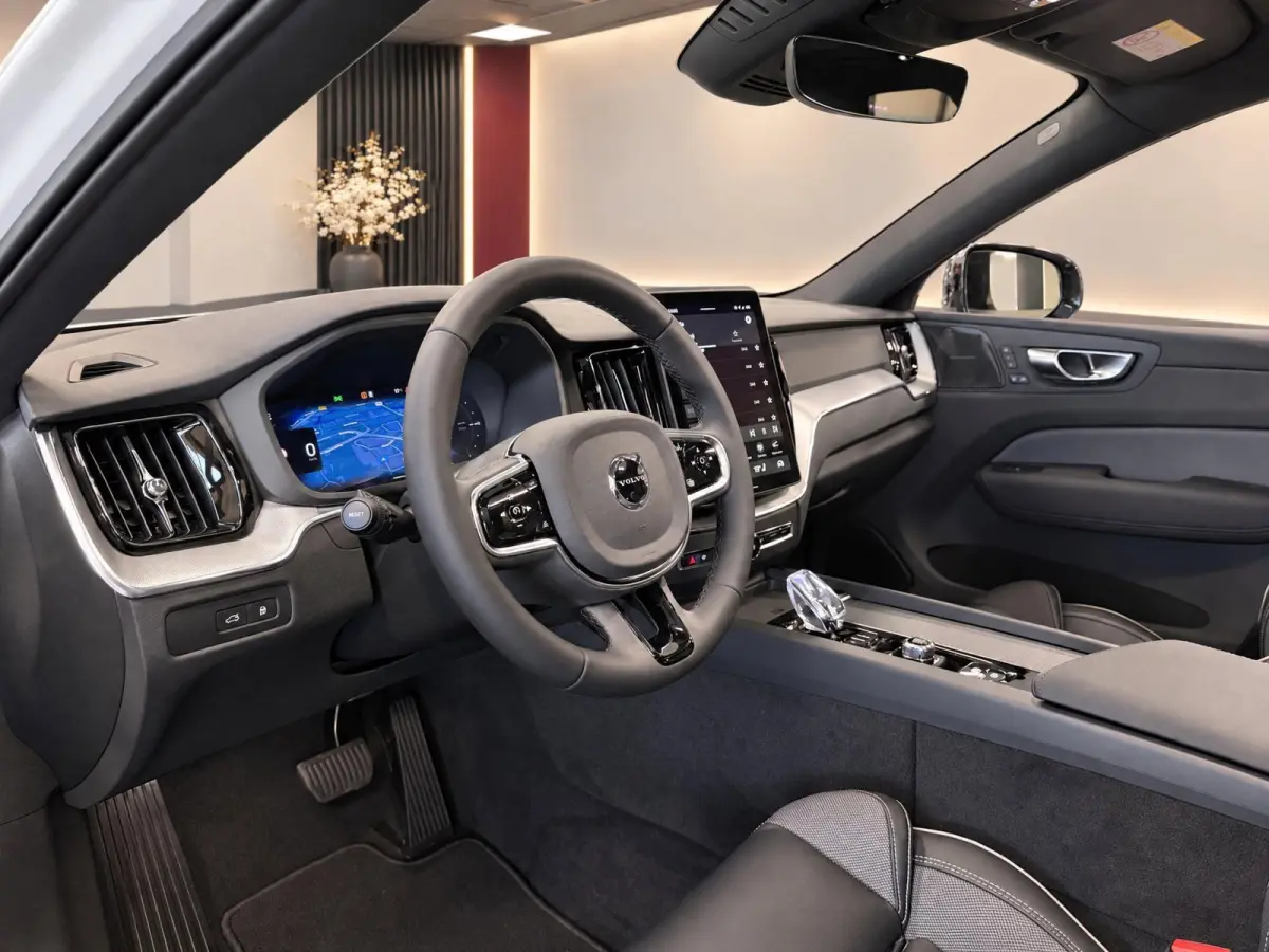2.0 T8 Plug-in hybrid 455PK AWD Plus Black Ed. | Pano | H/K Sound | Premium Pack | Nieuw | BTW