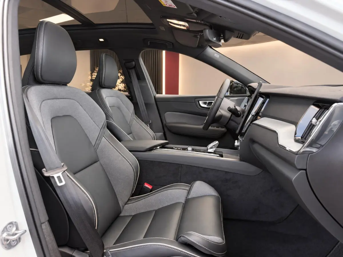 2.0 T8 Plug-in hybrid 455PK AWD Plus Black Ed. | Pano | H/K Sound | Premium Pack | Nieuw | BTW