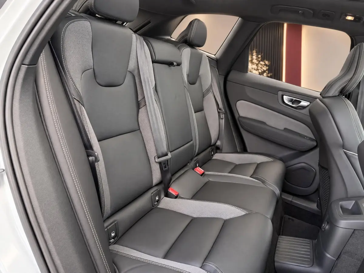2.0 T8 Plug-in hybrid 455PK AWD Plus Black Ed. | Pano | H/K Sound | Premium Pack | Nieuw | BTW