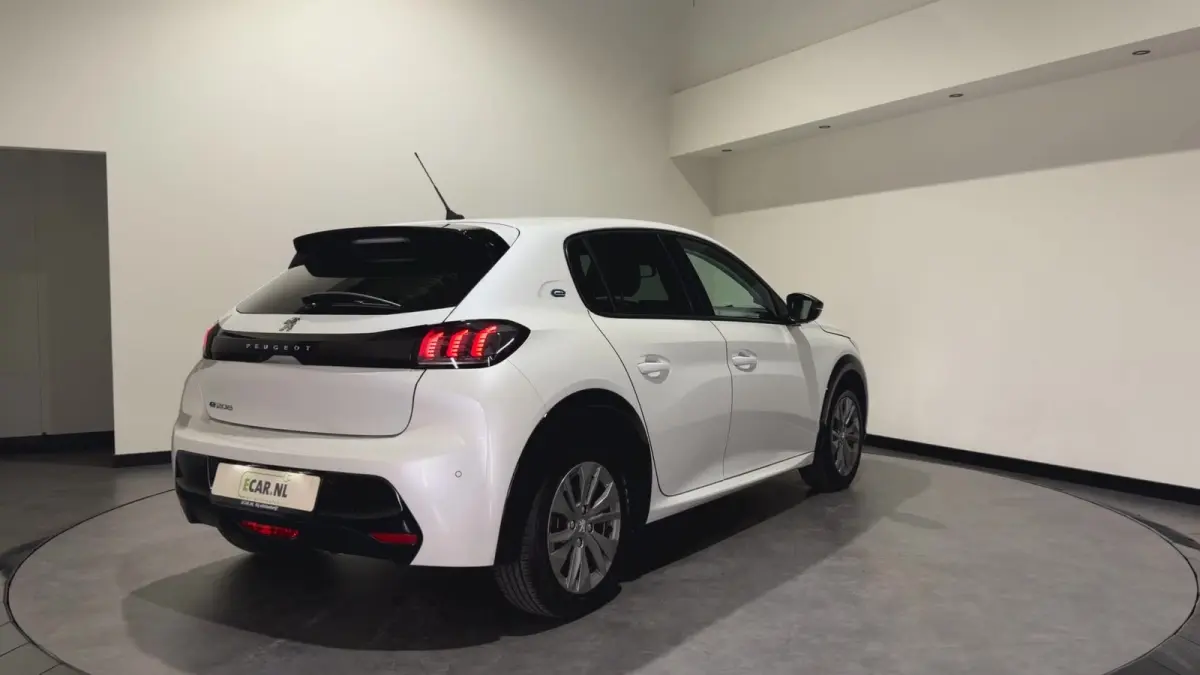EV Allure Pack 50 kWh | Voorstoelen verwarmd | Navigatie | LMV 16" | camera | 3-fase