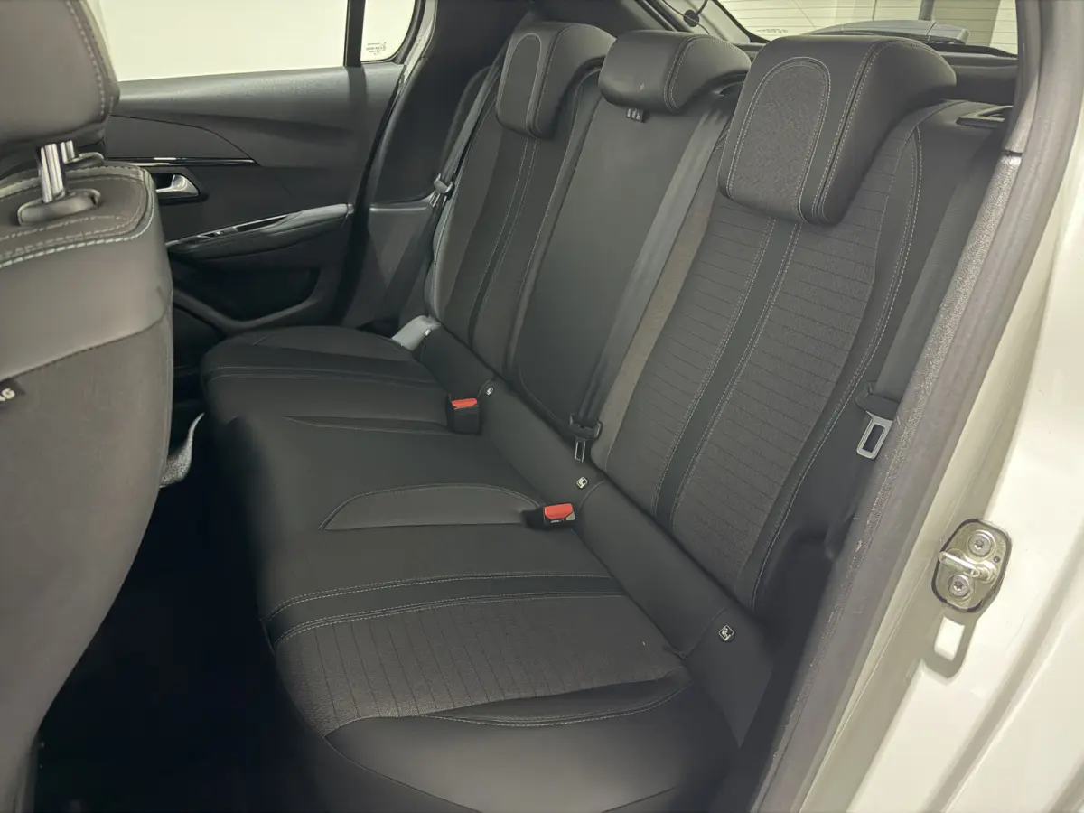 EV Allure Pack 50 kWh | Voorstoelen verwarmd | Navigatie | LMV 16" | camera | 3-fase