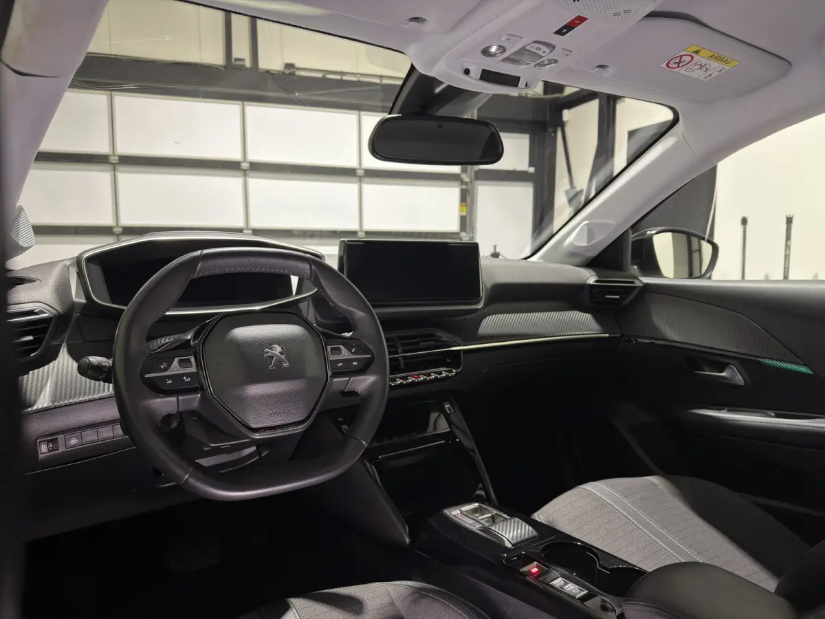 EV Allure Pack 50 kWh | Voorstoelen verwarmd | Navigatie | LMV 16" | camera | 3-fase