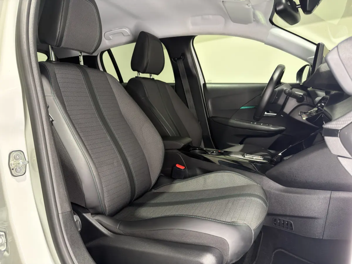 EV Allure Pack 50 kWh | Voorstoelen verwarmd | Navigatie | LMV 16" | camera | 3-fase
