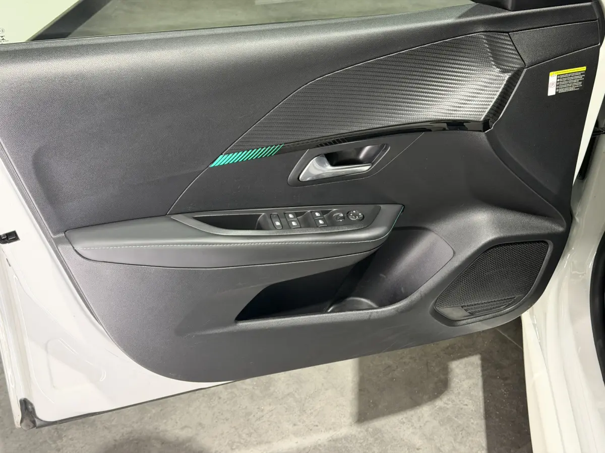 EV Allure Pack 50 kWh | Voorstoelen verwarmd | Navigatie | LMV 16" | camera | 3-fase