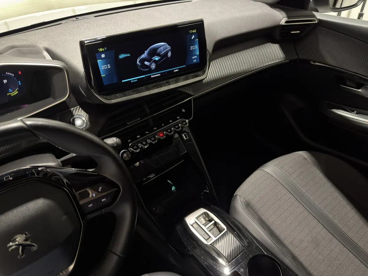 EV Allure Pack 50 kWh | Voorstoelen verwarmd | Navigatie | LMV 16" | camera | 3-fase