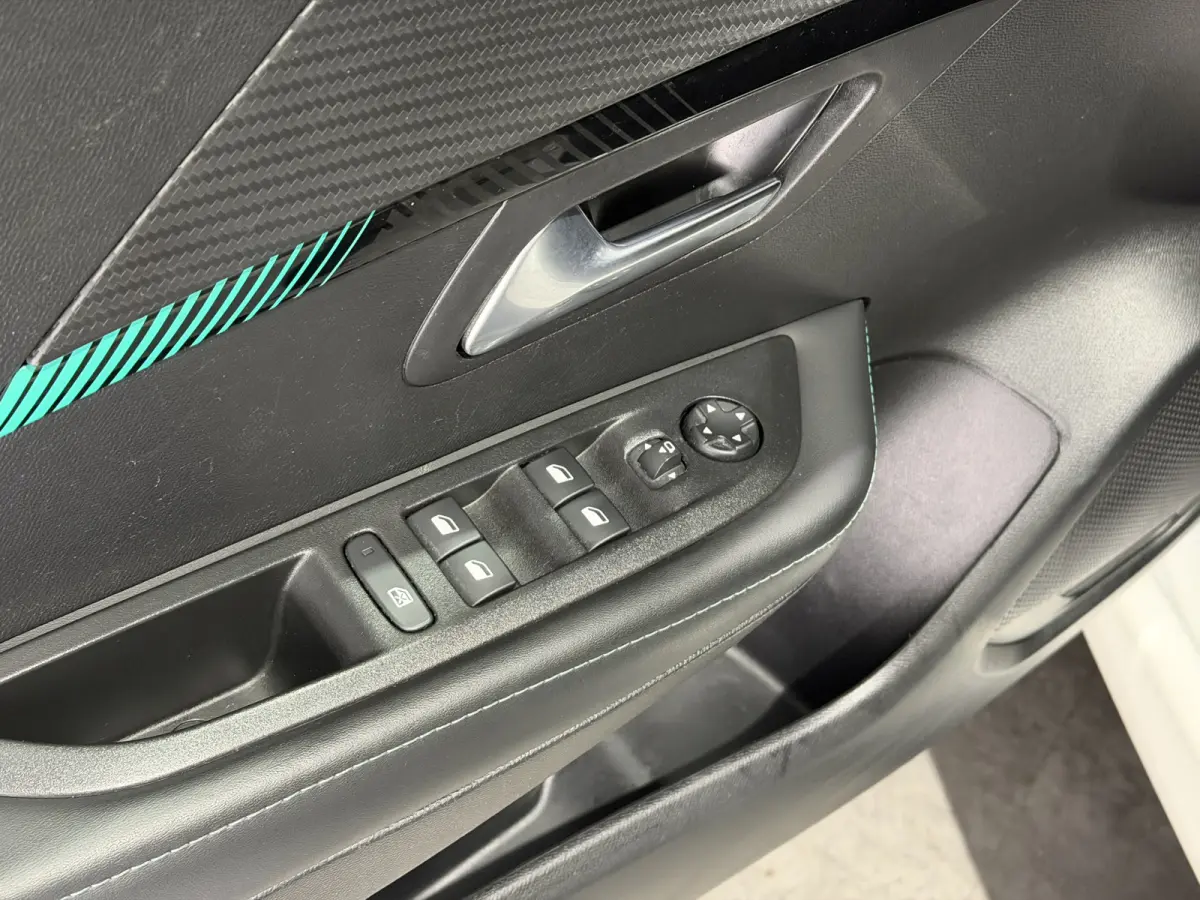 EV Allure Pack 50 kWh | Voorstoelen verwarmd | Navigatie | LMV 16" | camera | 3-fase