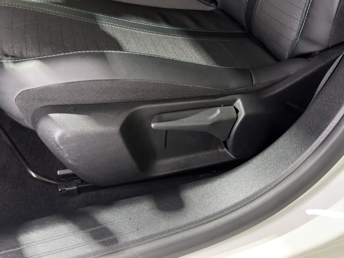 EV Allure Pack 50 kWh | Voorstoelen verwarmd | Navigatie | LMV 16" | camera | 3-fase