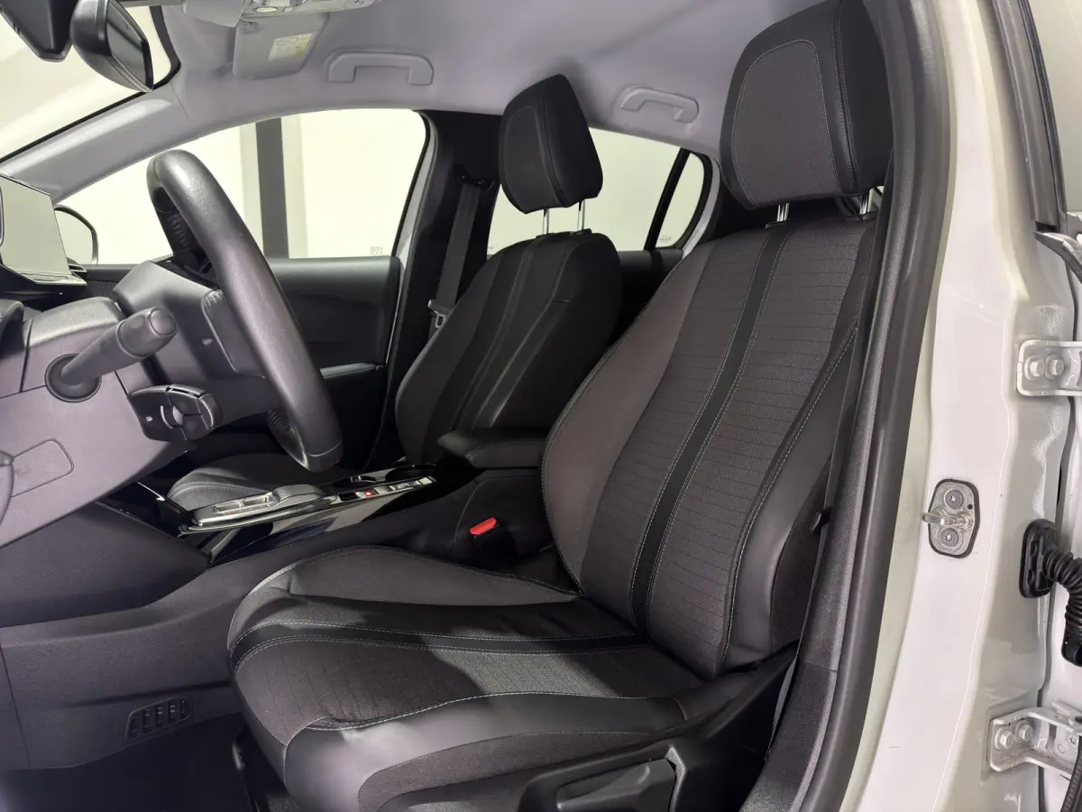 EV Allure Pack 50 kWh | Voorstoelen verwarmd | Navigatie | LMV 16" | camera | 3-fase
