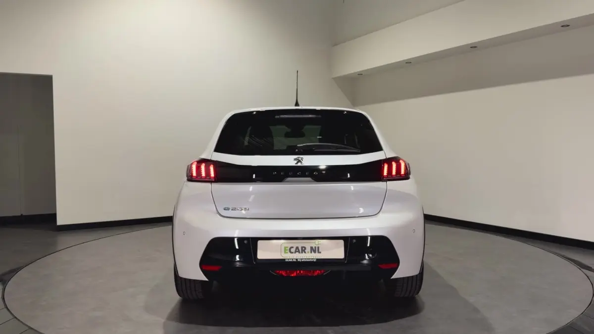 EV Allure Pack 50 kWh | Voorstoelen verwarmd | Navigatie | LMV 16" | camera | 3-fase