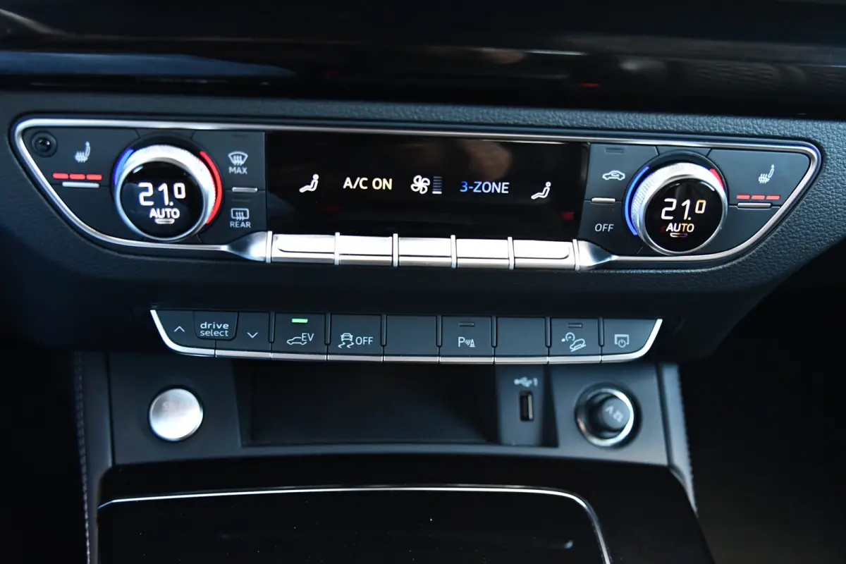 55 TFSI e S edition Comp., RS Stoelen, Matrix, Trekhaak, Keyless, ACC, Carplay, 21"!