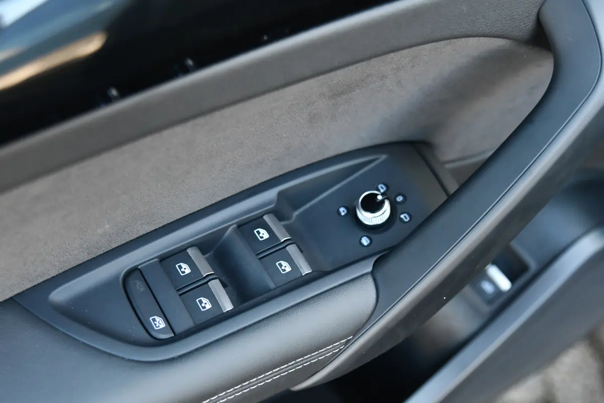 55 TFSI e S edition Comp., RS Stoelen, Matrix, Trekhaak, Keyless, ACC, Carplay, 21"!