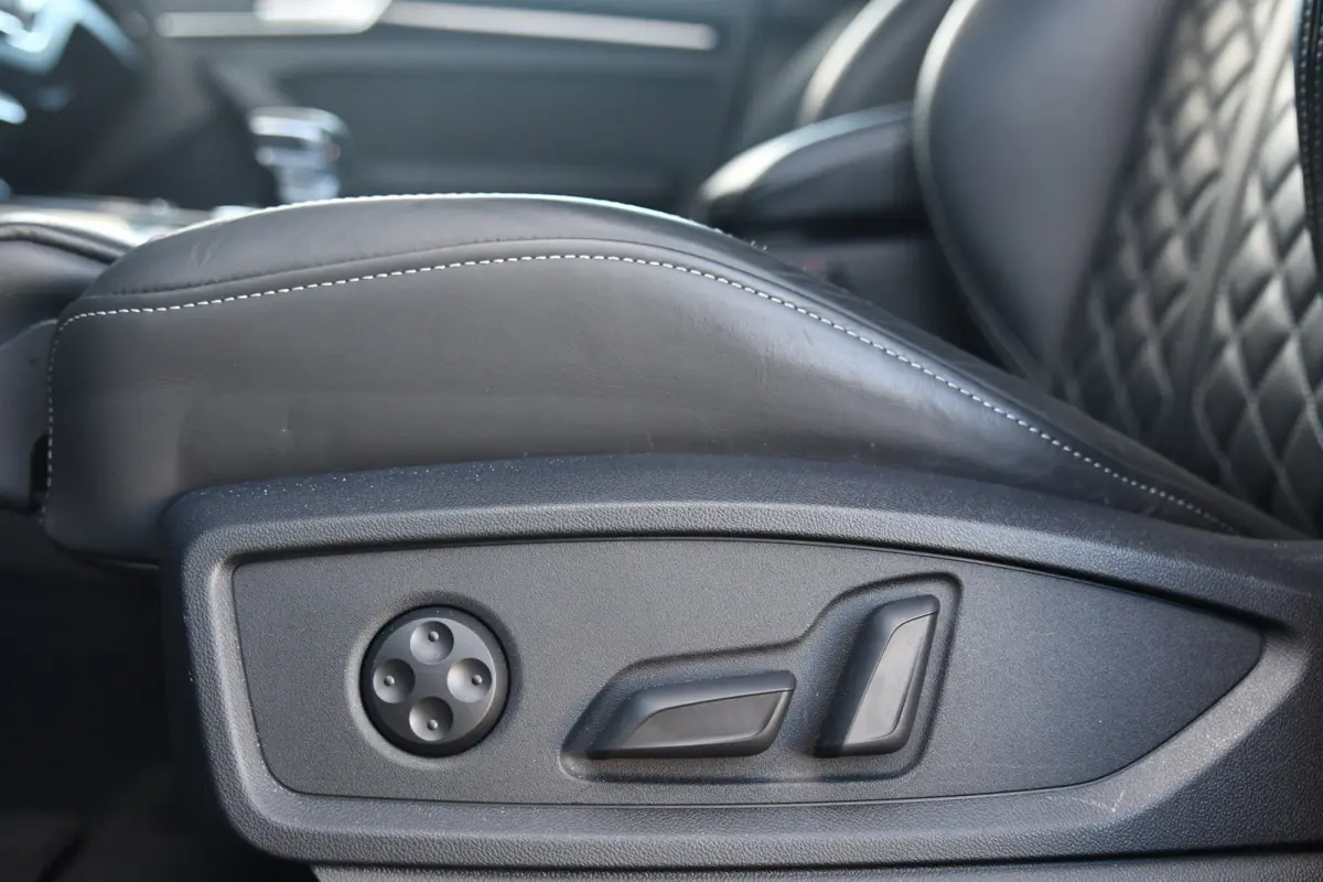 55 TFSI e S edition Comp., RS Stoelen, Matrix, Trekhaak, Keyless, ACC, Carplay, 21"!