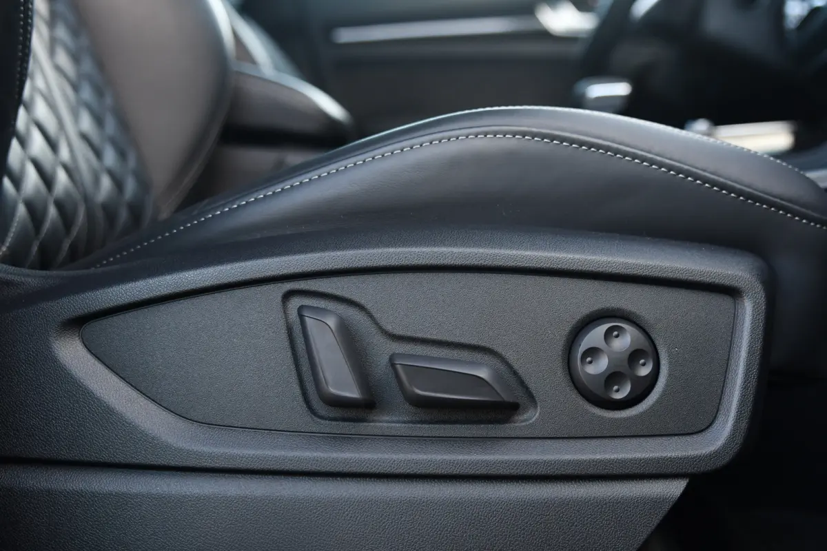 55 TFSI e S edition Comp., RS Stoelen, Matrix, Trekhaak, Keyless, ACC, Carplay, 21"!