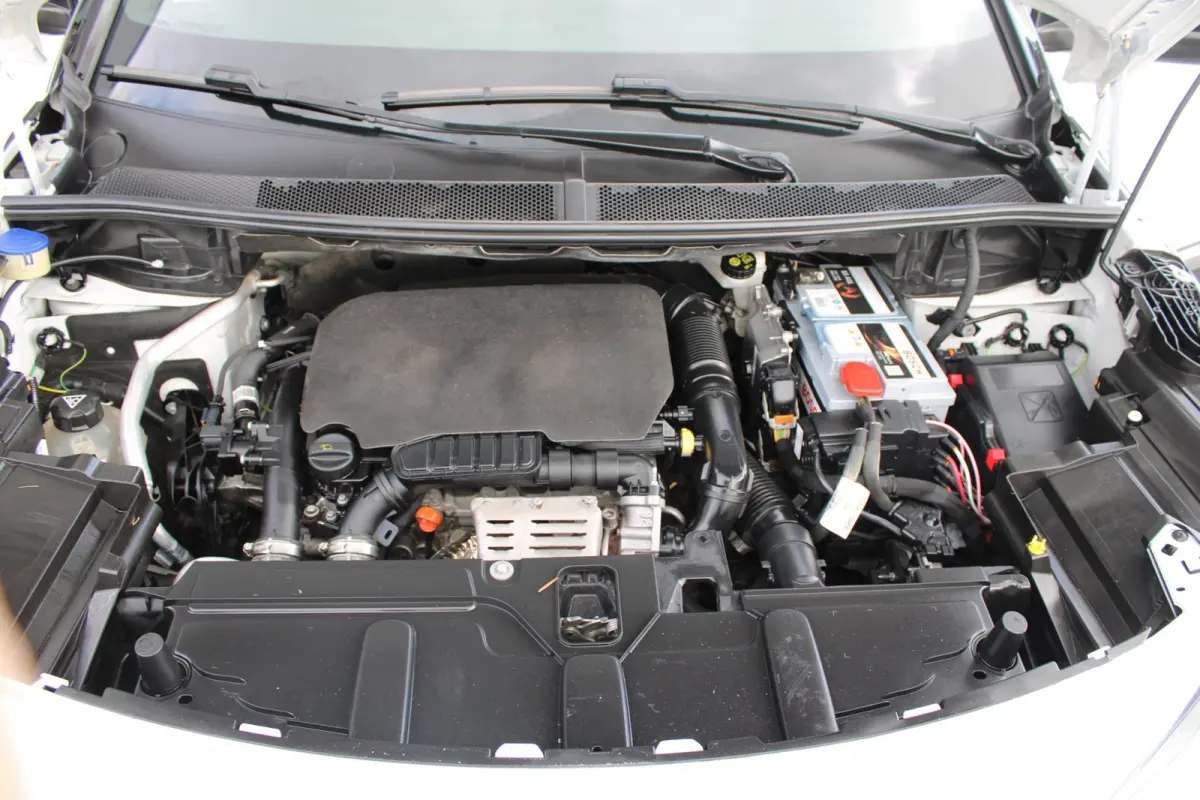 1.2 PureTech GT Line NIEUWE DISTRIBUTIERIEM