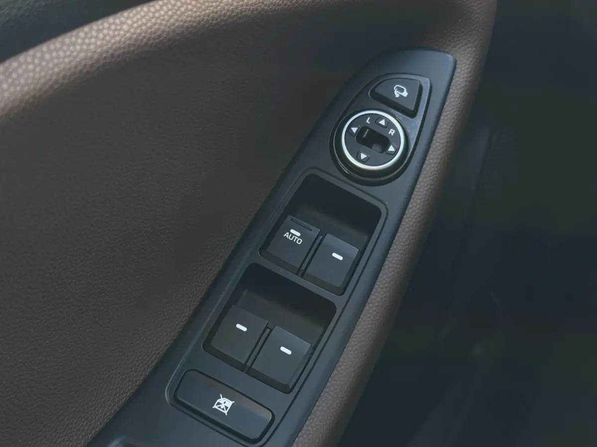 1.2 HP i-Motion Comfort 1e Eigenaar|Navi|Camera|Trekhaak|Clima|Cruise|PDC|N.A.P|APK tot 02-2027