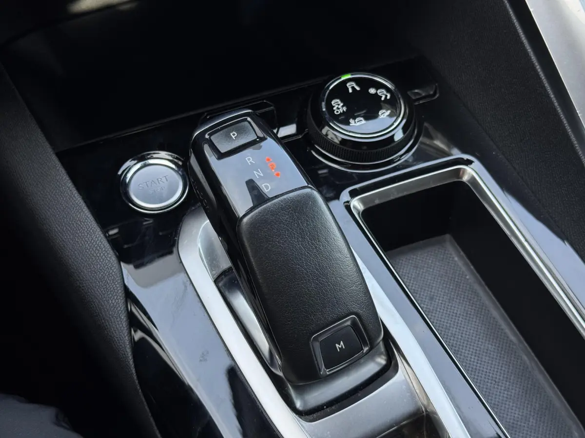 1.2 PureTech GT-Line 1e Eigenaar|Navi|Panodak|i-Cockpit|Camera|Stoelverwarming|Clima|Cruise|Leder|Carplay|APK tot 06-2027
