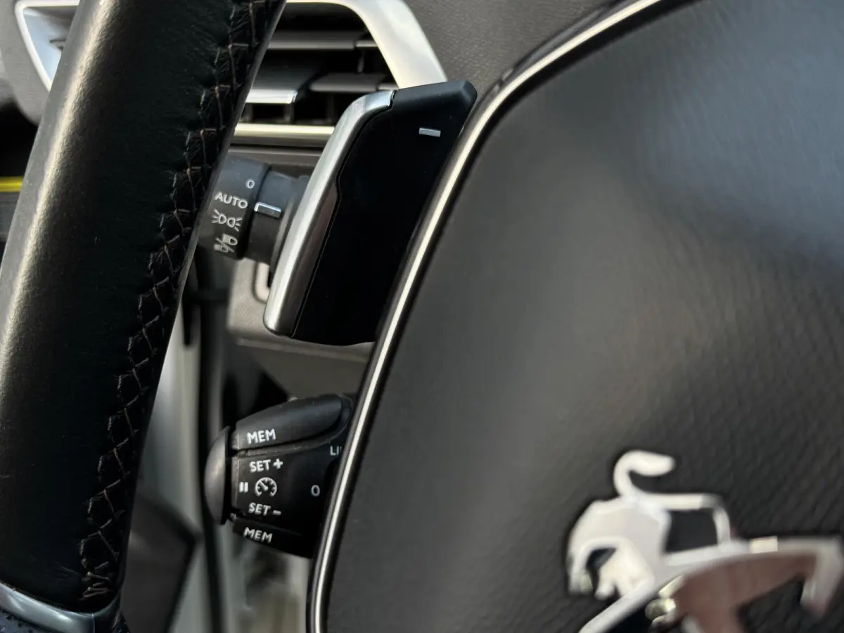 1.2 PureTech GT-Line 1e Eigenaar|Navi|Panodak|i-Cockpit|Camera|Stoelverwarming|Clima|Cruise|Leder|Carplay|APK tot 06-2027