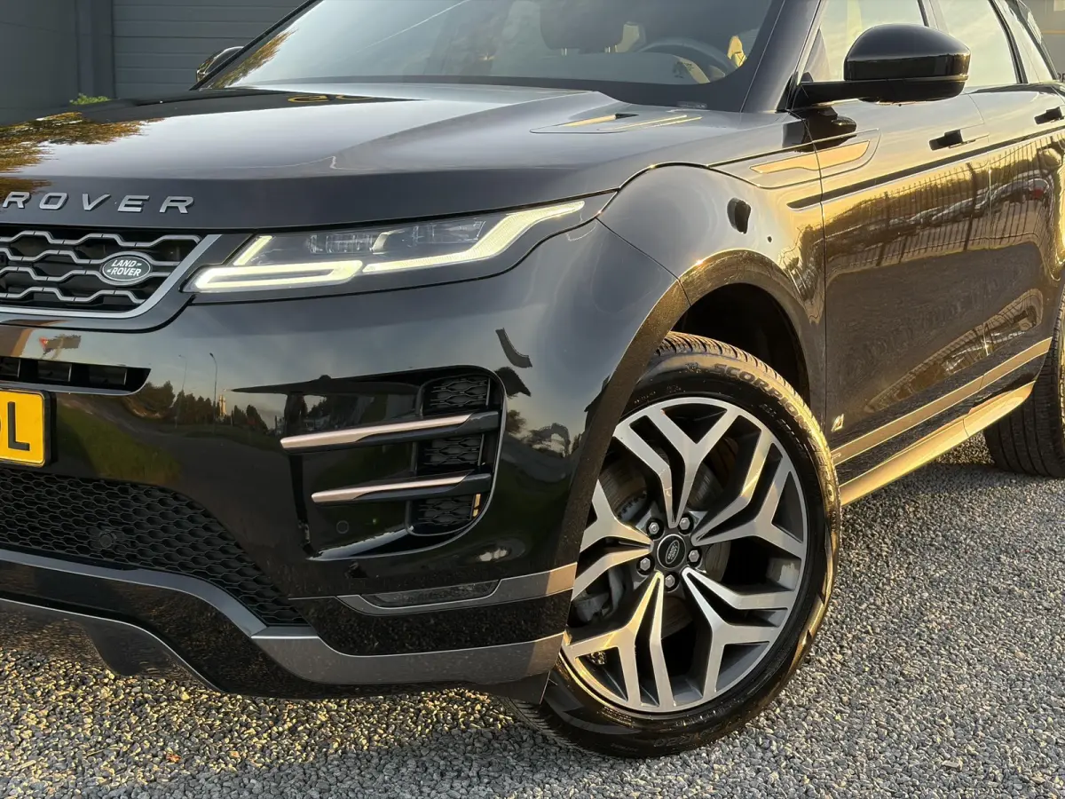 1.5 P300e AWD R-Dynamic HSE ✓2e Eigenaar✓Carplay✓Camera✓Navi✓Pano✓Leder✓Stoelverw-Stuurverw✓Clima✓Cruise✓Pdc V+A✓309pk✓Lm velgen✓Bj 11-2020✓N.A.P✓Nieuwe Apk bij
