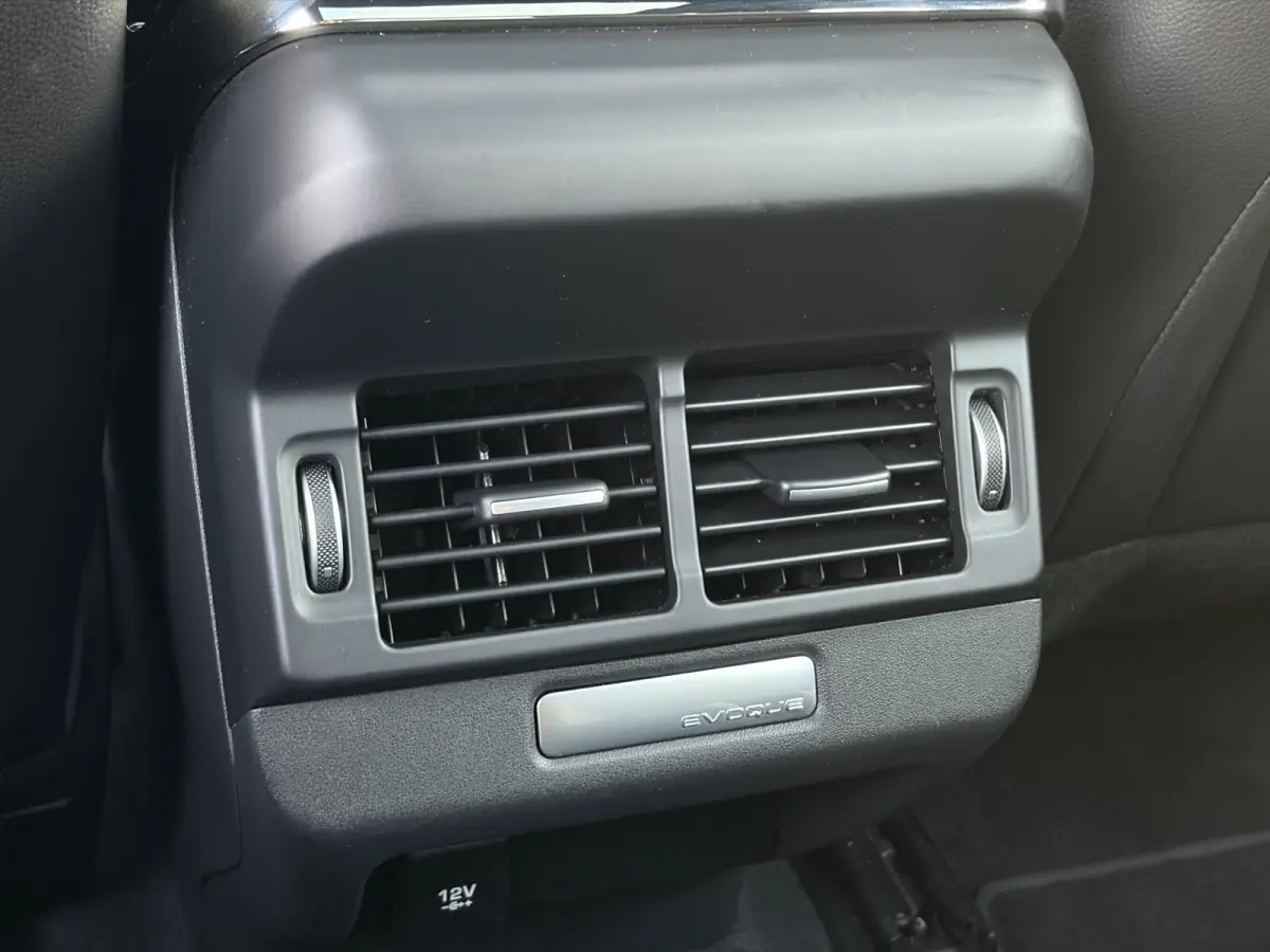 1.5 P300e AWD R-Dynamic HSE ✓2e Eigenaar✓Carplay✓Camera✓Navi✓Pano✓Leder✓Stoelverw-Stuurverw✓Clima✓Cruise✓Pdc V+A✓309pk✓Lm velgen✓Bj 11-2020✓N.A.P✓Nieuwe Apk bij