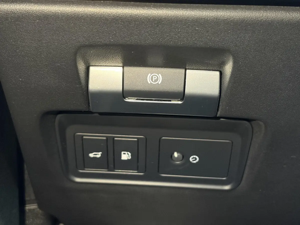 1.5 P300e AWD R-Dynamic HSE ✓2e Eigenaar✓Carplay✓Camera✓Navi✓Pano✓Leder✓Stoelverw-Stuurverw✓Clima✓Cruise✓Pdc V+A✓309pk✓Lm velgen✓Bj 11-2020✓N.A.P✓Nieuwe Apk bij
