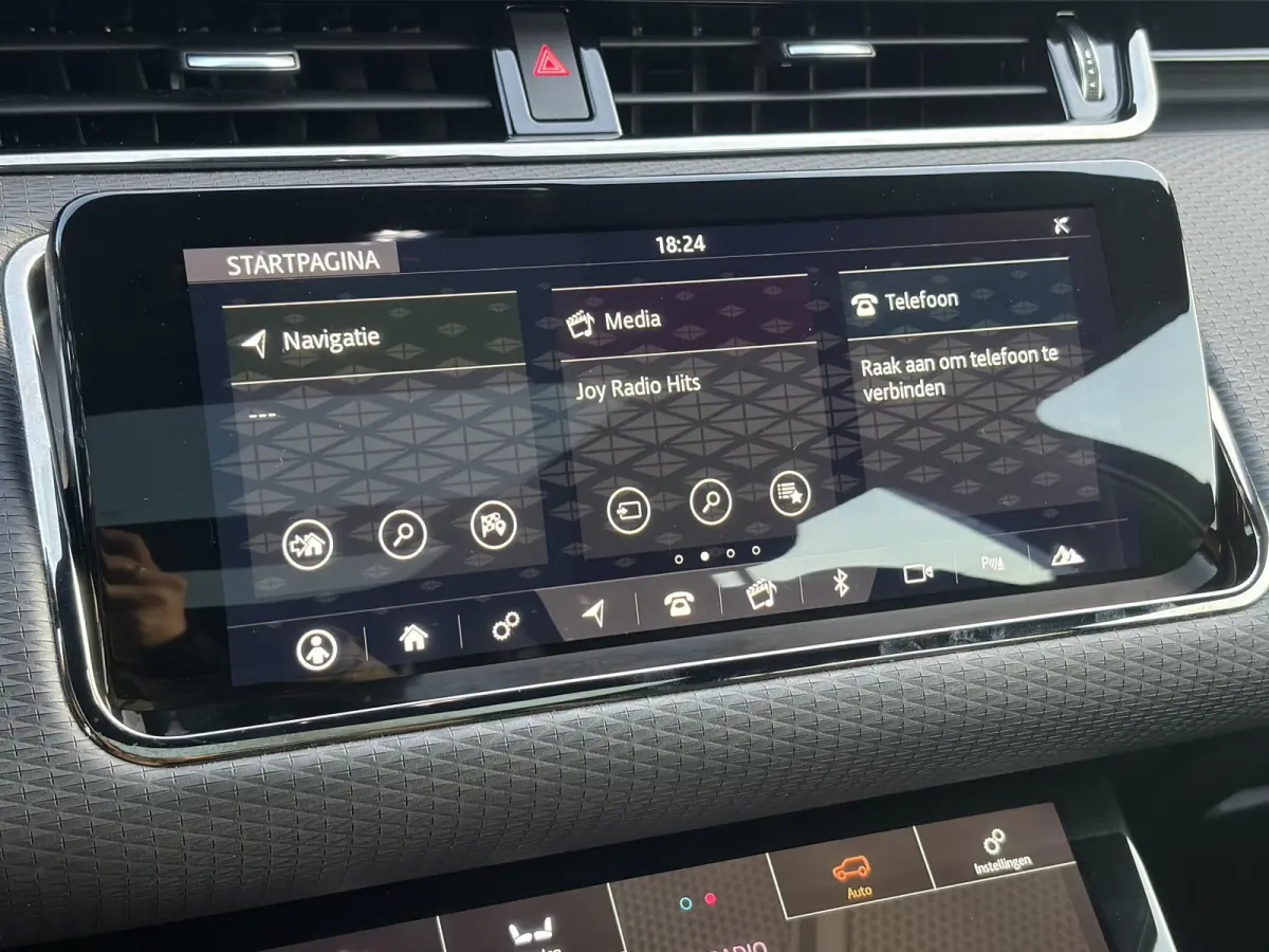 1.5 P300e AWD R-Dynamic HSE ✓2e Eigenaar✓Carplay✓Camera✓Navi✓Pano✓Leder✓Stoelverw-Stuurverw✓Clima✓Cruise✓Pdc V+A✓309pk✓Lm velgen✓Bj 11-2020✓N.A.P✓Nieuwe Apk bij