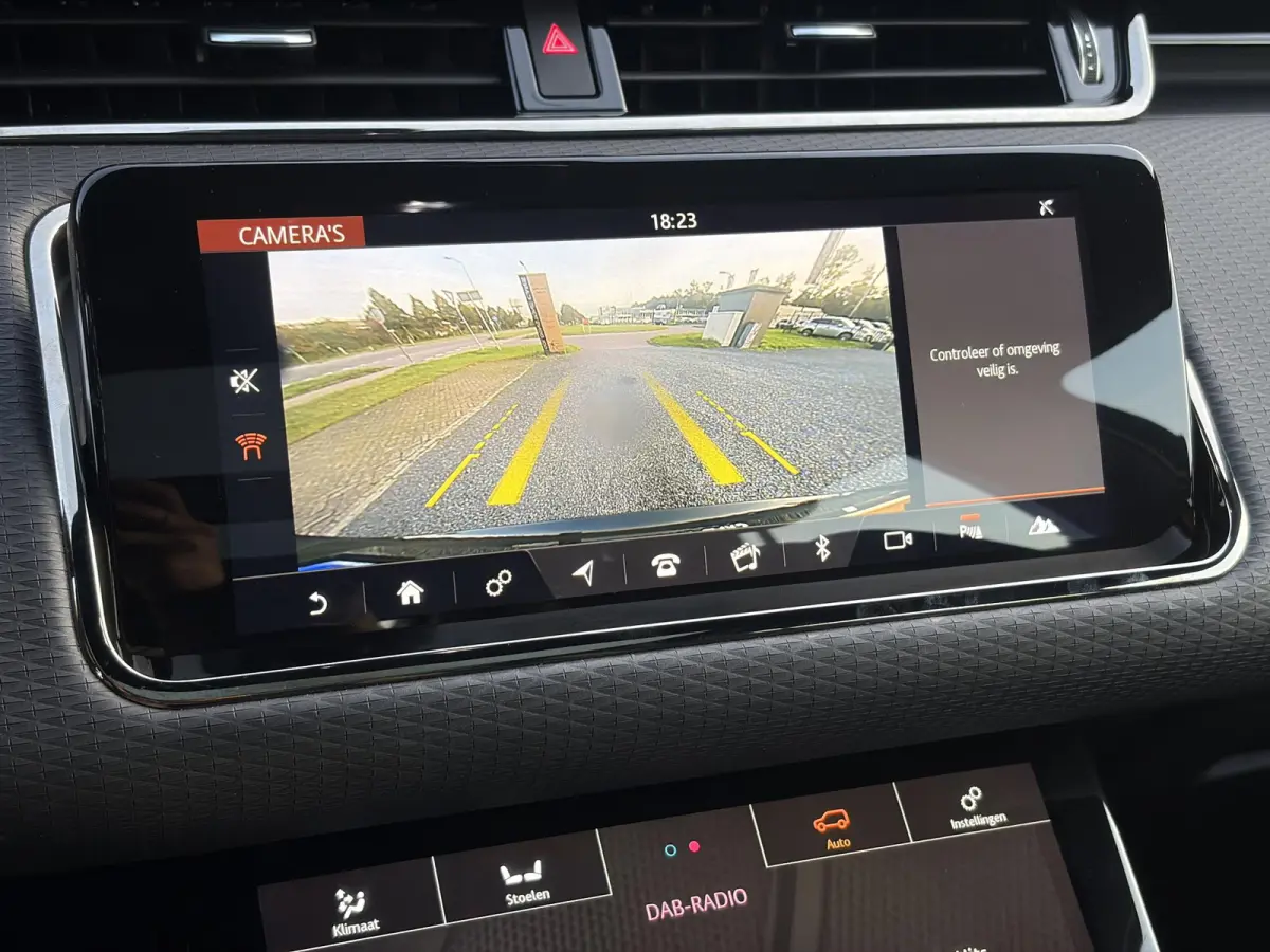 1.5 P300e AWD R-Dynamic HSE ✓2e Eigenaar✓Carplay✓Camera✓Navi✓Pano✓Leder✓Stoelverw-Stuurverw✓Clima✓Cruise✓Pdc V+A✓309pk✓Lm velgen✓Bj 11-2020✓N.A.P✓Nieuwe Apk bij