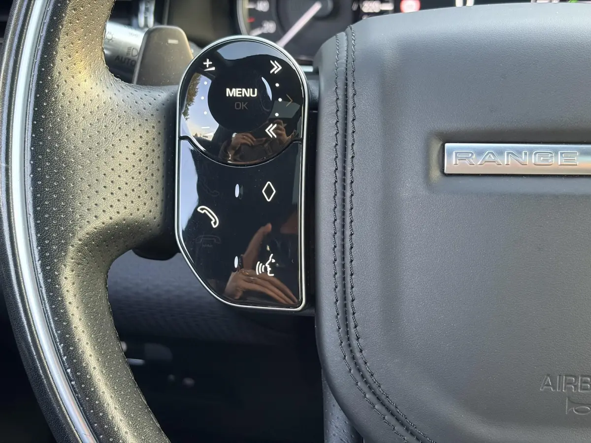 1.5 P300e AWD R-Dynamic HSE ✓2e Eigenaar✓Carplay✓Camera✓Navi✓Pano✓Leder✓Stoelverw-Stuurverw✓Clima✓Cruise✓Pdc V+A✓309pk✓Lm velgen✓Bj 11-2020✓N.A.P✓Nieuwe Apk bij