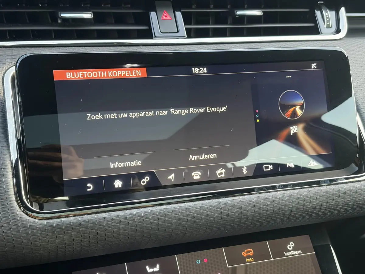 1.5 P300e AWD R-Dynamic HSE ✓2e Eigenaar✓Carplay✓Camera✓Navi✓Pano✓Leder✓Stoelverw-Stuurverw✓Clima✓Cruise✓Pdc V+A✓309pk✓Lm velgen✓Bj 11-2020✓N.A.P✓Nieuwe Apk bij