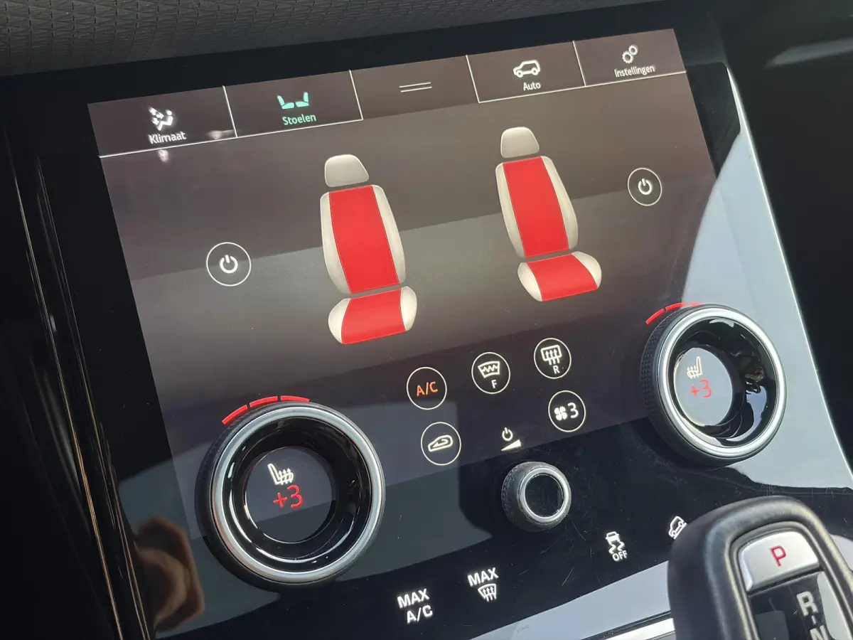 1.5 P300e AWD R-Dynamic HSE ✓2e Eigenaar✓Carplay✓Camera✓Navi✓Pano✓Leder✓Stoelverw-Stuurverw✓Clima✓Cruise✓Pdc V+A✓309pk✓Lm velgen✓Bj 11-2020✓N.A.P✓Nieuwe Apk bij