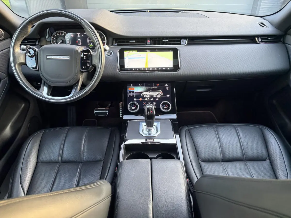 1.5 P300e AWD R-Dynamic HSE ✓2e Eigenaar✓Carplay✓Camera✓Navi✓Pano✓Leder✓Stoelverw-Stuurverw✓Clima✓Cruise✓Pdc V+A✓309pk✓Lm velgen✓Bj 11-2020✓N.A.P✓Nieuwe Apk bij