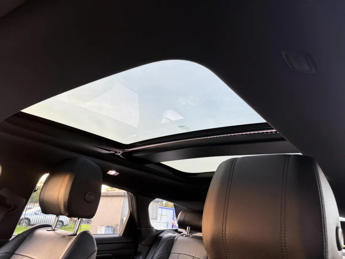 1.5 P300e AWD R-Dynamic HSE ✓2e Eigenaar✓Carplay✓Camera✓Navi✓Pano✓Leder✓Stoelverw-Stuurverw✓Clima✓Cruise✓Pdc V+A✓309pk✓Lm velgen✓Bj 11-2020✓N.A.P✓Nieuwe Apk bij
