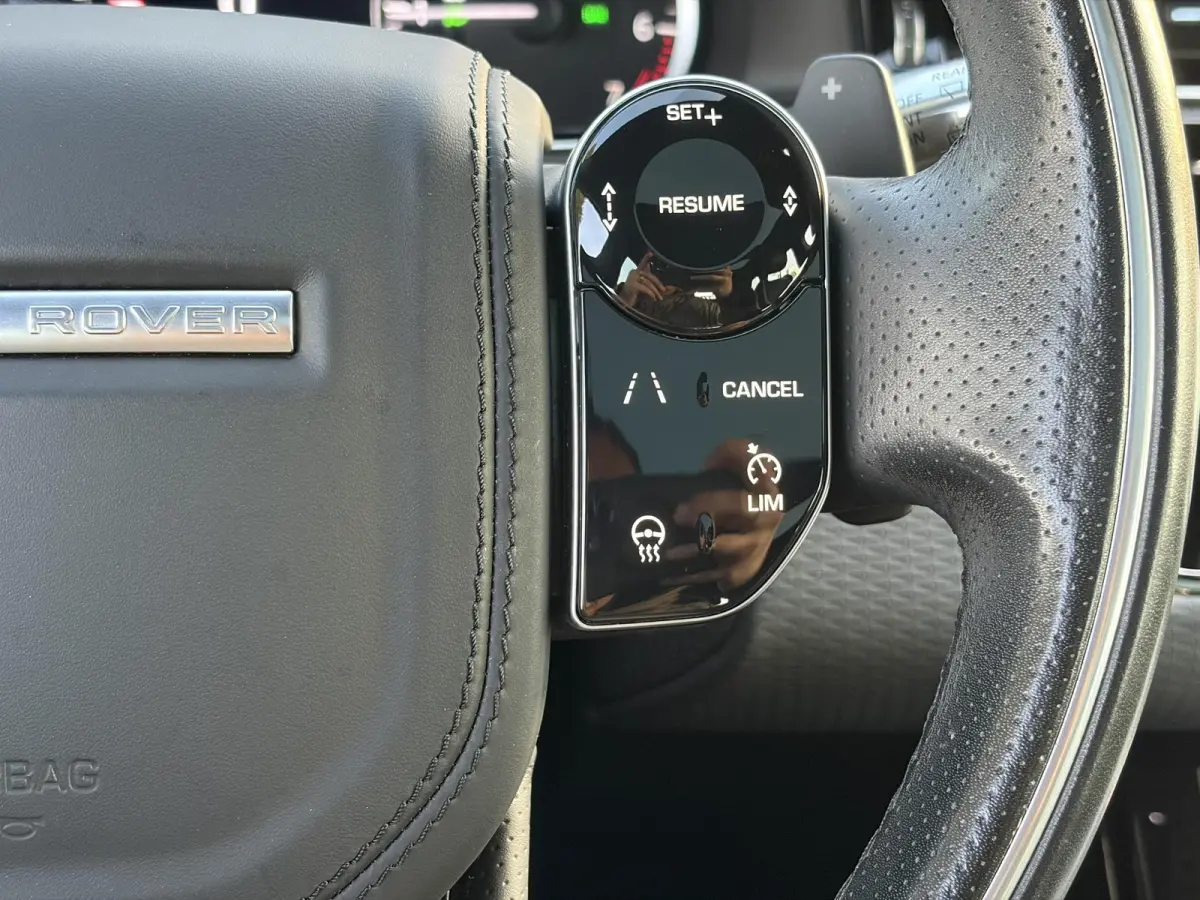 1.5 P300e AWD R-Dynamic HSE ✓2e Eigenaar✓Carplay✓Camera✓Navi✓Pano✓Leder✓Stoelverw-Stuurverw✓Clima✓Cruise✓Pdc V+A✓309pk✓Lm velgen✓Bj 11-2020✓N.A.P✓Nieuwe Apk bij