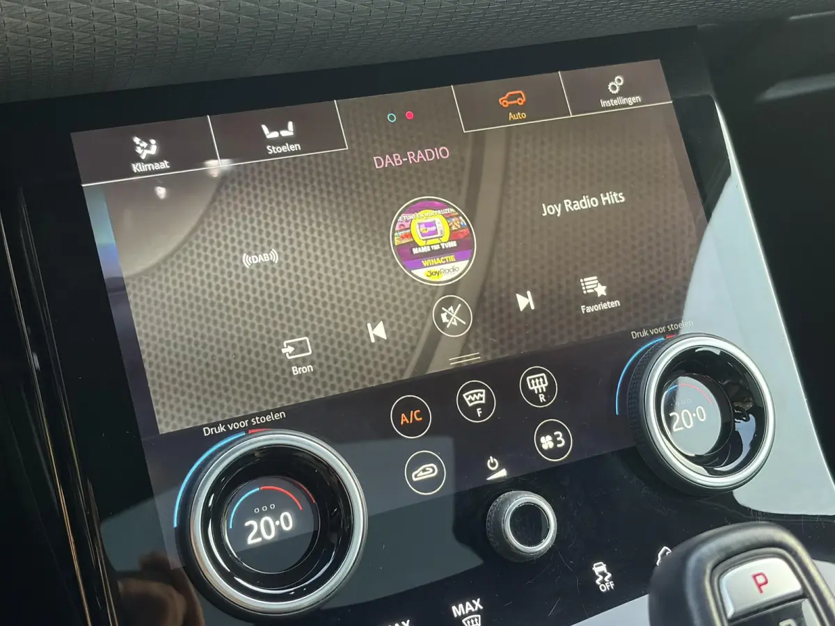 1.5 P300e AWD R-Dynamic HSE ✓2e Eigenaar✓Carplay✓Camera✓Navi✓Pano✓Leder✓Stoelverw-Stuurverw✓Clima✓Cruise✓Pdc V+A✓309pk✓Lm velgen✓Bj 11-2020✓N.A.P✓Nieuwe Apk bij
