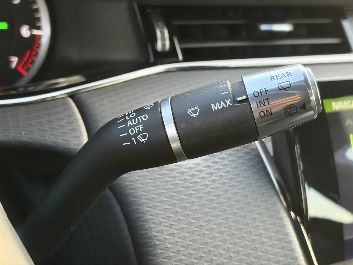 1.5 P300e AWD R-Dynamic HSE ✓2e Eigenaar✓Carplay✓Camera✓Navi✓Pano✓Leder✓Stoelverw-Stuurverw✓Clima✓Cruise✓Pdc V+A✓309pk✓Lm velgen✓Bj 11-2020✓N.A.P✓Nieuwe Apk bij