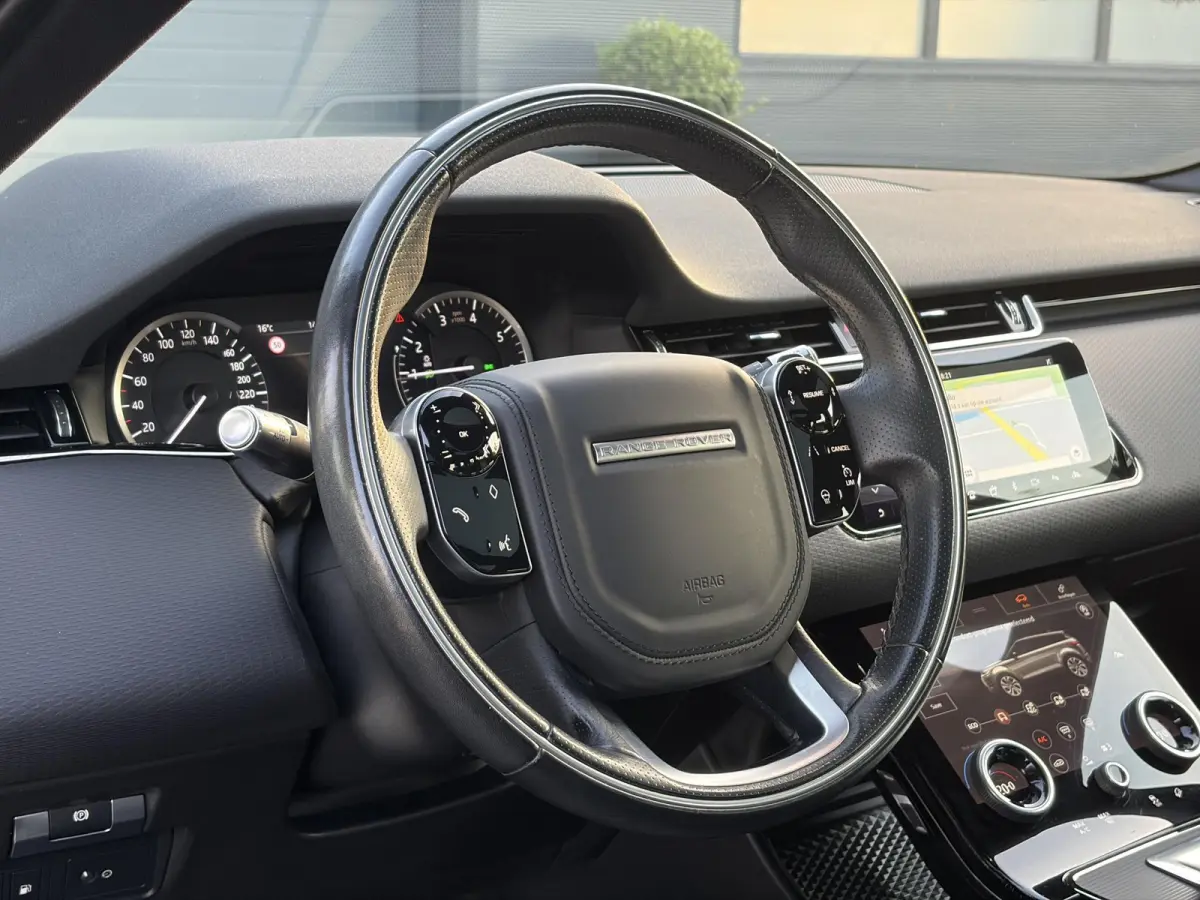 1.5 P300e AWD R-Dynamic HSE ✓2e Eigenaar✓Carplay✓Camera✓Navi✓Pano✓Leder✓Stoelverw-Stuurverw✓Clima✓Cruise✓Pdc V+A✓309pk✓Lm velgen✓Bj 11-2020✓N.A.P✓Nieuwe Apk bij