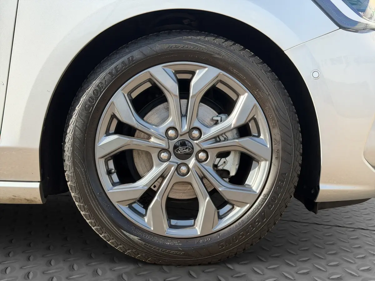 1.0 EcoBoost Hybrid ST Line X|Winterpack|Blindspot|ACC|Camera