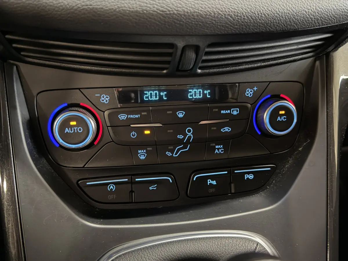 1.5 EcoBoost Titanium | Camera | Afn. trekhaak | Carplay | Keyless | Aut. inparkeren | Goed onderhouden