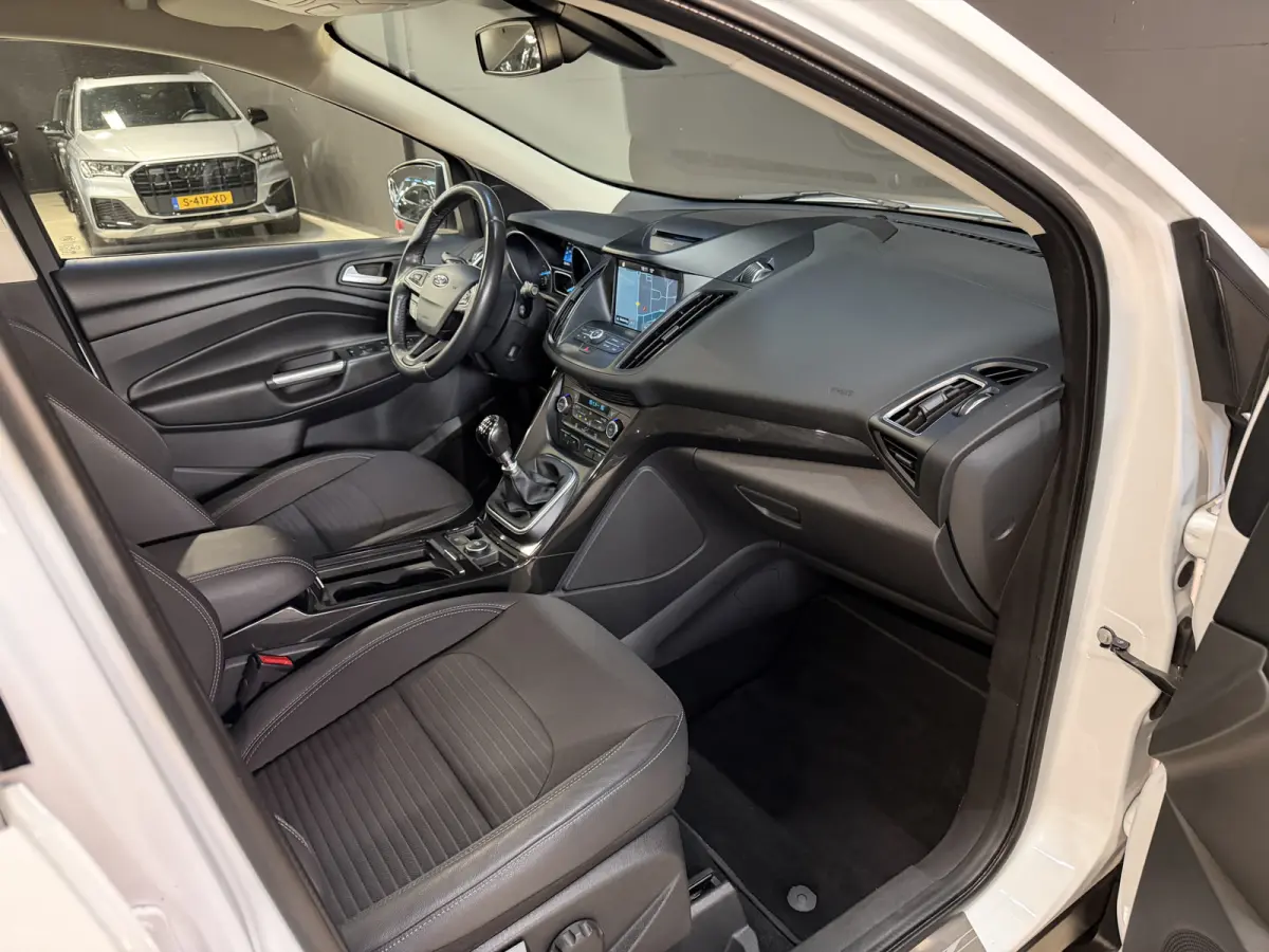 1.5 EcoBoost Titanium | Camera | Afn. trekhaak | Carplay | Keyless | Aut. inparkeren | Goed onderhouden