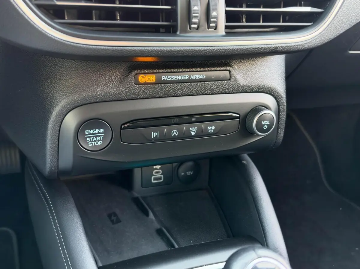 1.0 EcoBoost Hybrid 125pk Titanium X | Groot scherm navigatie | Stoel/stuurverwarming | Trekhaak