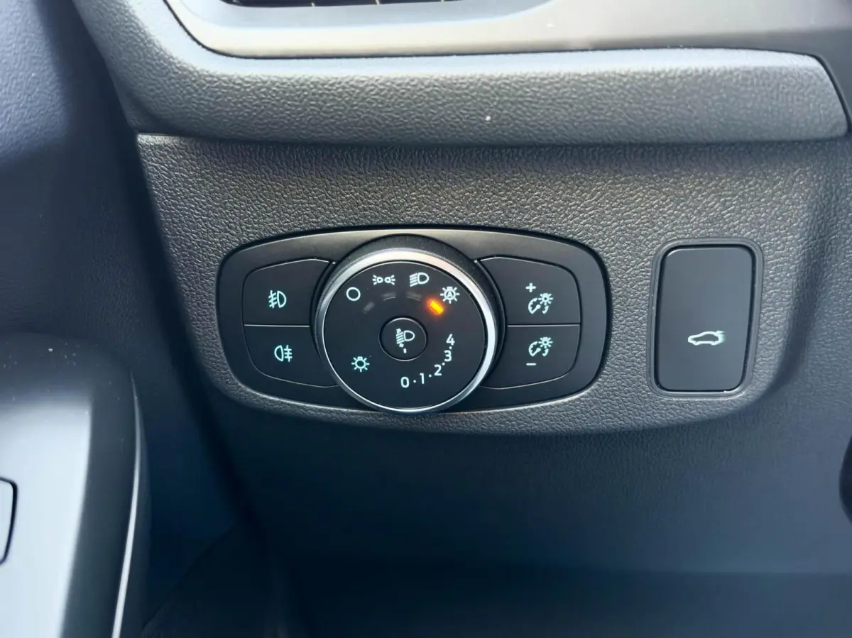 1.0 EcoBoost Hybrid 125pk Titanium X | Groot scherm navigatie | Stoel/stuurverwarming | Trekhaak