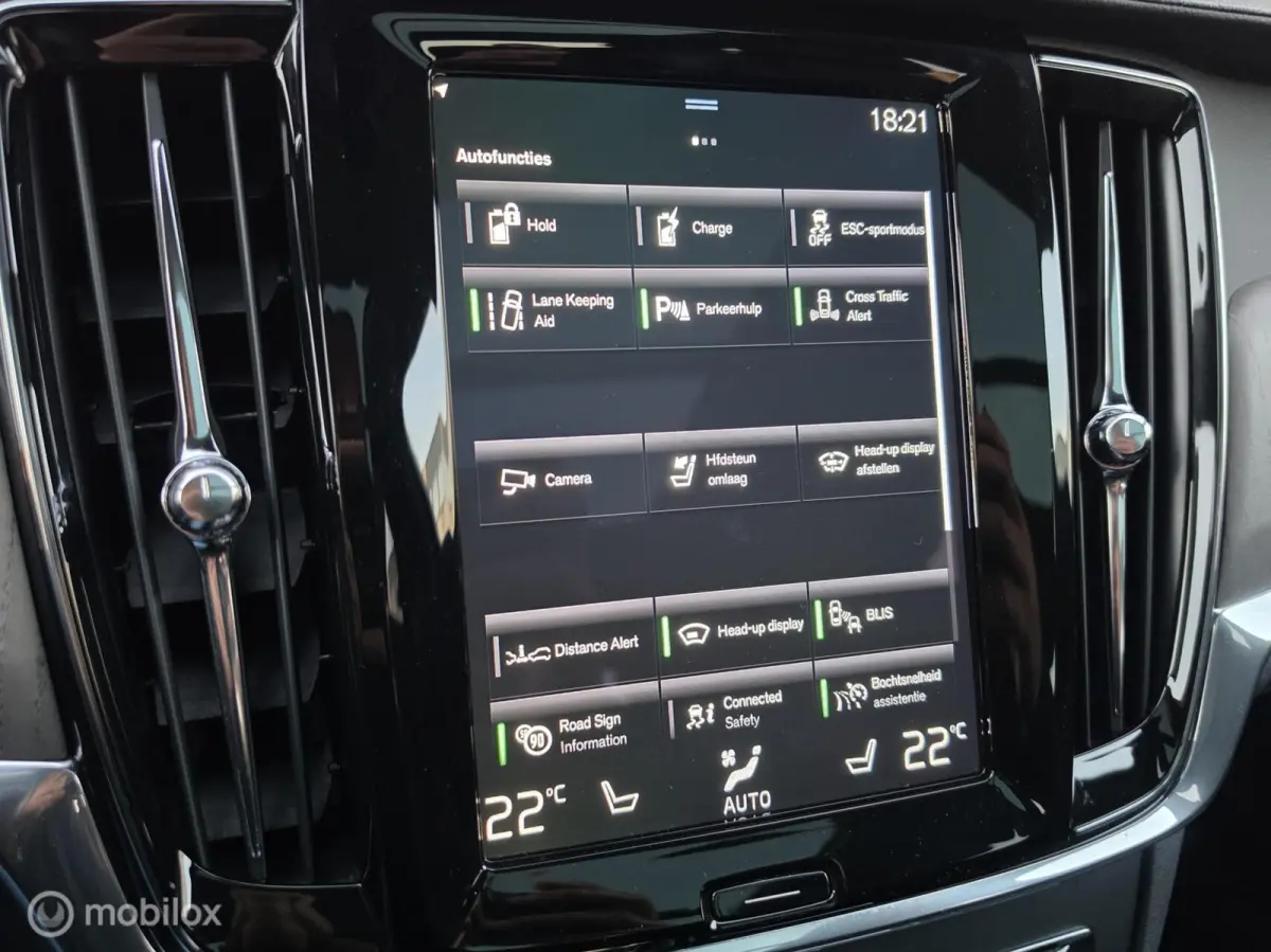 2.0 T6 RECHARGE AWD PANO HEAD-UP H&K 360CAM TREKHAAK