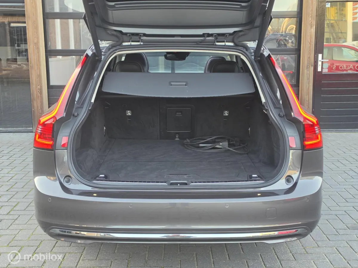 2.0 T6 RECHARGE AWD PANO HEAD-UP H&K 360CAM TREKHAAK