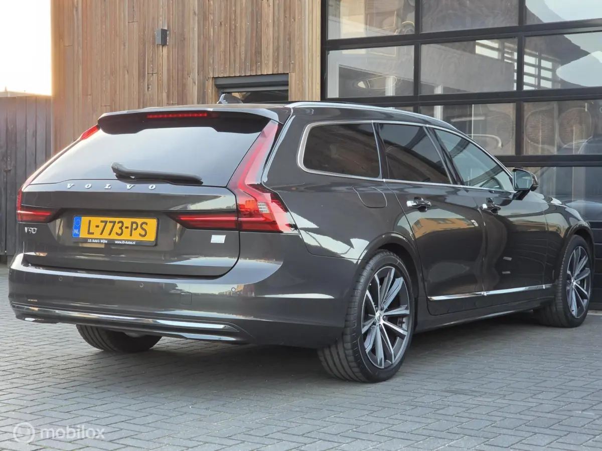 2.0 T6 RECHARGE AWD PANO HEAD-UP H&K 360CAM TREKHAAK