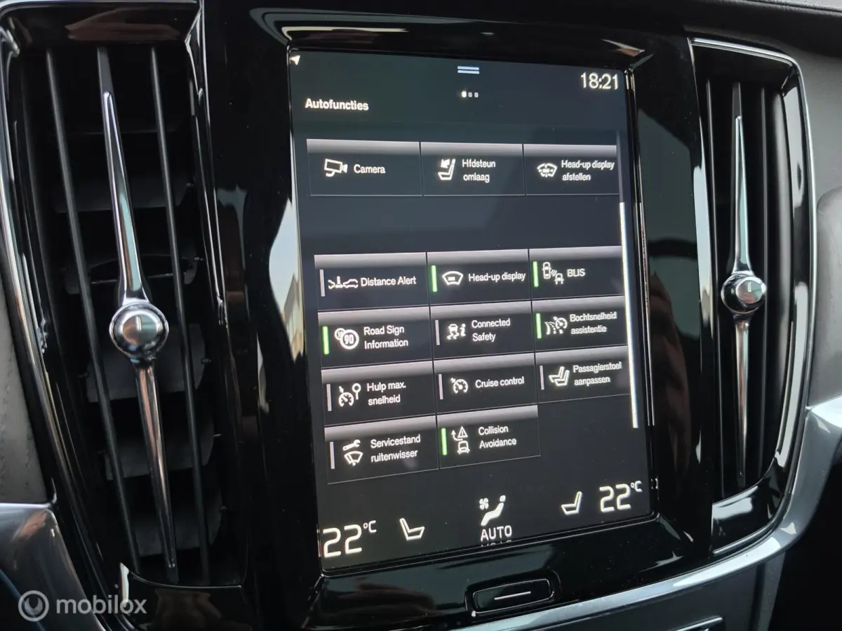 2.0 T6 RECHARGE AWD PANO HEAD-UP H&K 360CAM TREKHAAK