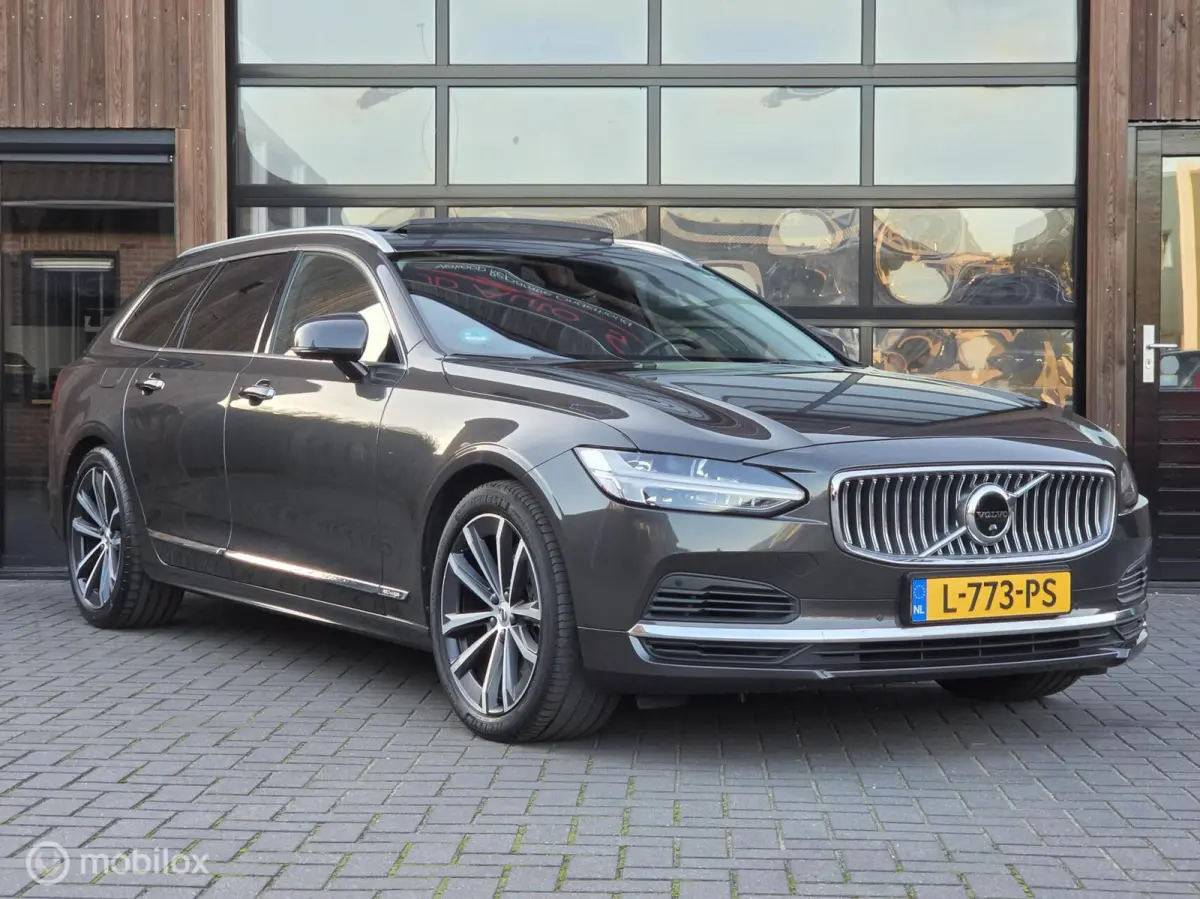 2.0 T6 RECHARGE AWD PANO HEAD-UP H&K 360CAM TREKHAAK